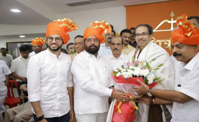 महाराष्ट्र में CM कौनः शिवसेना विधायक दल के नेता बने एकनाथ शिंदे, राउत ने कहा- हम अपने स्टैंड पर कायम