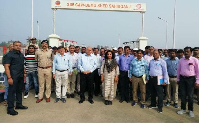 मॉडल स्टेशन के रूप में जाना जायेगा साहिबगंज, रेल महाप्रबंधक ने किया निरीक्षण