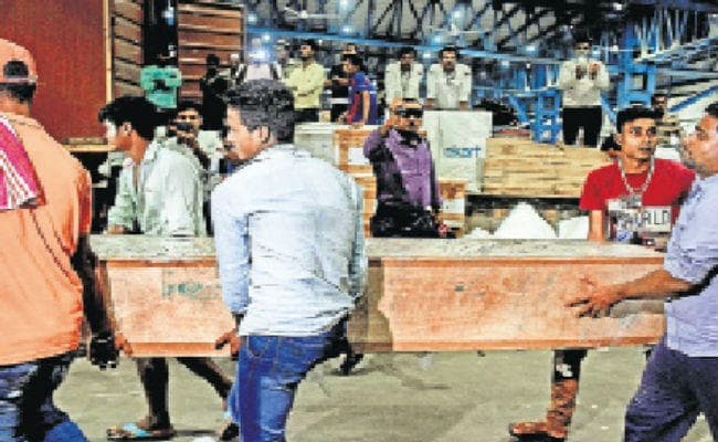 कश्मीर में मारे गये पांच श्रमिक सुपुर्द-ए-खाक