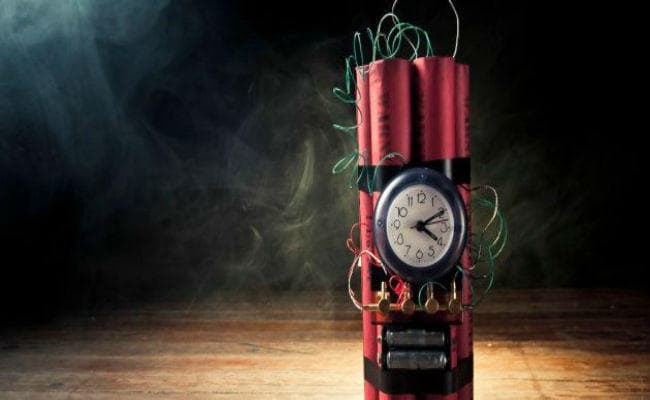 साईंथिया में तीन ड्रम बम बरामद