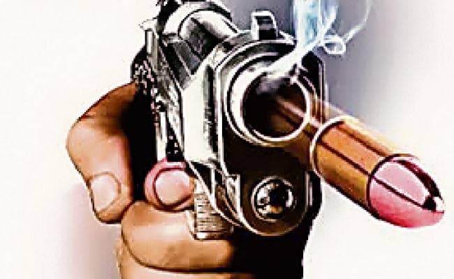 दुस्साहस : दारोगा को मारी गोली, गंभीर