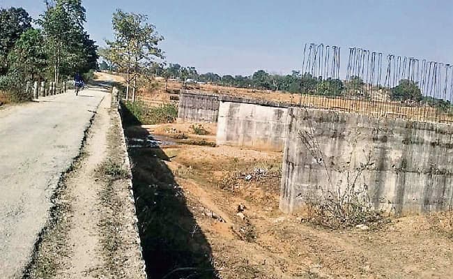 गुमला : सात साल में भी नहीं बनी सड़क