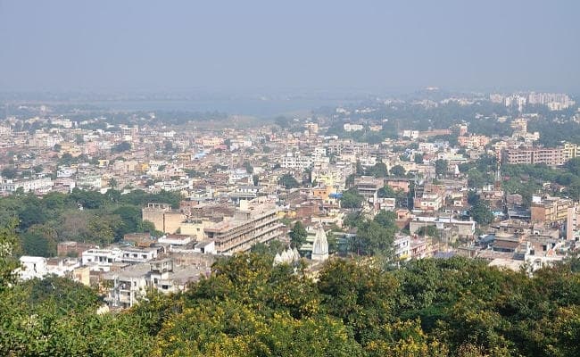 झारखंड के गांवों, जंगल और पहाड़ पर अभियान चला रही पुलिस, रांची में आराम से जीवन बिता रहे नक्सली