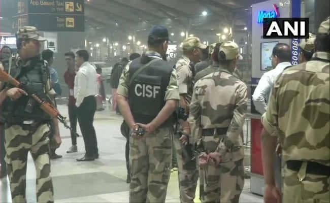 दिल्ली में IGI एयरपोर्ट पर संदिग्ध बैग मिलने से मचा हड़कंप, बढ़ायी गयी सुरक्षा