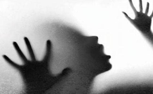15 साल के लड़के पर लगा 21 साल की युवती को शादी का झांसा देकर दुष्कर्म करने का आरोप, जानें...