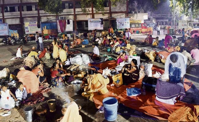 लोक आस्था के महापर्व छठ आज : पटना के गंगा घाटों पर पहुंचे श्रद्धालु