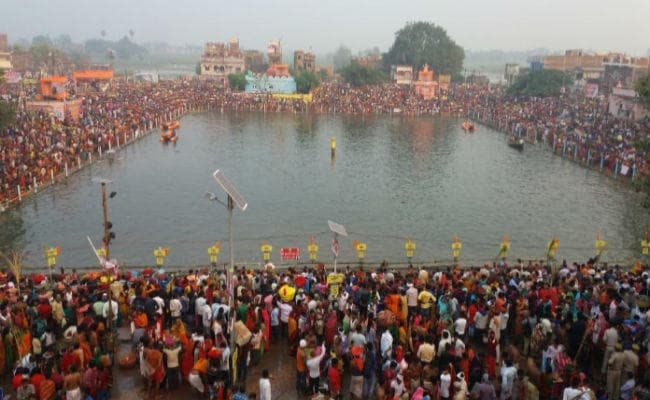 देव में श्रद्धालुओं का टूटा रिकॉर्ड, 15 लाख छठ व्रतियों ने दिया भगवान सूर्य को अर्घ्य