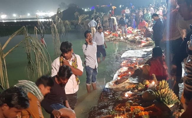 उगते सूर्य को अर्घ के साथ संपन्न हुआ छठ महापर्व, पलामू में दो नाबालिगों की मौत, कांके में महिला को बचाया गया