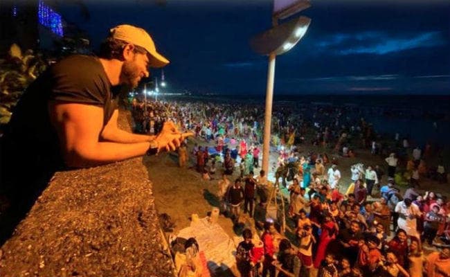 Chhath Puja 2019: मुंबई के बीच पर छठ पूजा देखने पहुंचे ऋतिक रोशन, Photo शेयर कर कही यह बात...