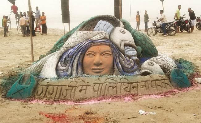 छठ पूजा के अवसर पर सैंड आर्ट बनाकर दिया गंगा की स्वच्छता का संदेश