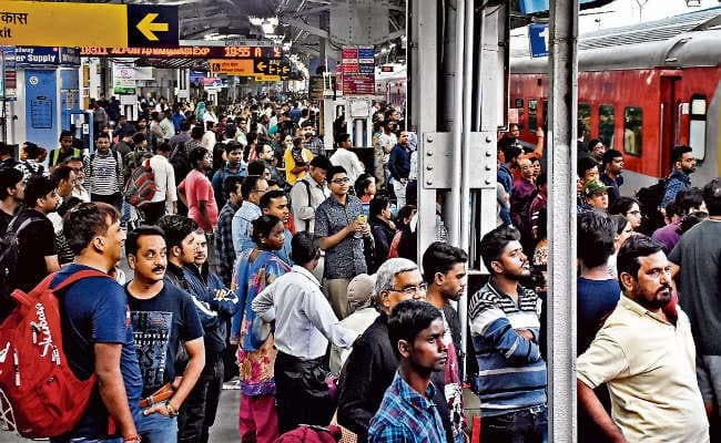 छठ के बाद लौटने लगे लोग, ट्रेनों में भीड़, रेलवे यात्री सुविधा कमेटी के अध्यक्ष आज आयेंगे रांची