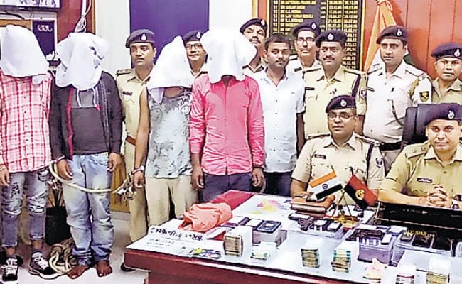 शिवहर यूको बैंक लूटकांड का खुलासा : 30.86 लाख रुपये बरामद, हथियार के साथ छह धराये