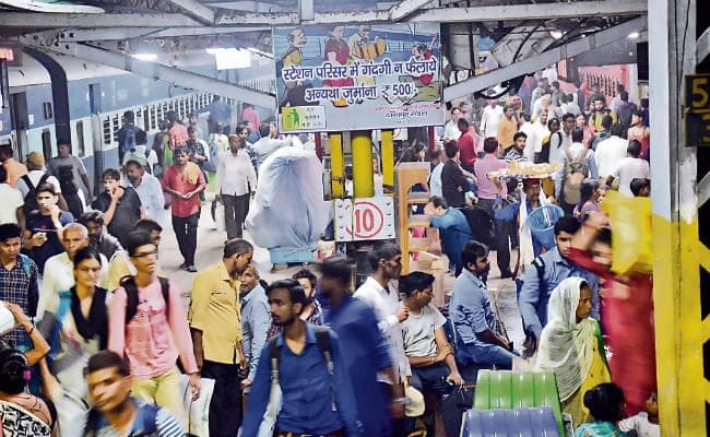 महापर्व छठ पूजा के बाद अब लौटने की मारामारी, आज से ज्यादा भीड़ बढ़ने की है संभावना