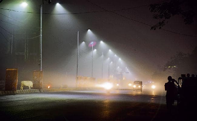 पटना में छायी धुंध, हवा की गुणवत्ता हुई खराब, दिल्ली से आने वाली 15 फ्लाइटें आयीं देर से, कुछ स्थानों पर कुहरे की शुरुआत आज से