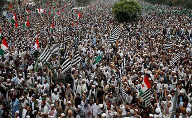 पाकिस्तानः इमरान खान  के इस्तीफे की मोहलत समाप्त, प्रदर्शनकारियों ने दी पूरा देश बंद करने की धमकी