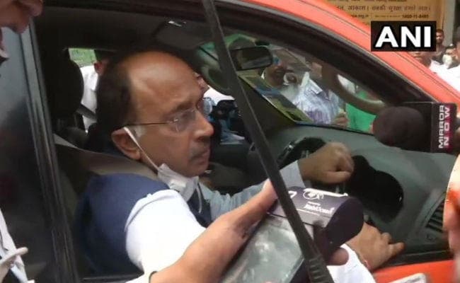 दिल्ली: विजय गोयल ने किया ऑड-इवन योजना का विरोध, कहा- नौटंकी कर रही केजरीवाल सरकार