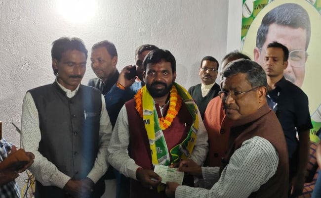 कई नेताओं ने थामा जेवीएम का हाथ, बोले बाबूलाल- झारखंड को कंघी ही संवार सकता है