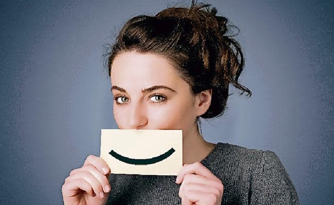 कहीं आप भी मुंह के छालों से परेशान तो नहीं, जानें इसके कारण व उपचार