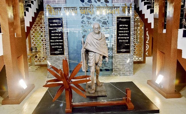 देश में सबसे बड़े खादी मॉल का आज सीएम नीतीश करेंगे उद्घाटन, इस दर पर मिलेंगे कपड़े, जानें किस फ्लोर पर क्या