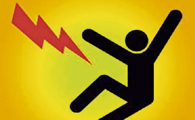 पालीगंज : पेशाब करने के दौरान पोल से लगा करंट, गयी जान