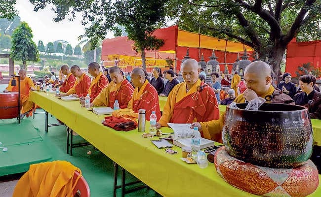 बोधगया : विश्व शांति व जल संरक्षण को वाटरलैंड पूजा शुरू