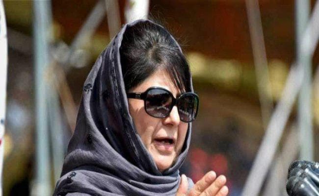 आखिर क्यों अपनी मां का नाम बदलवाना चाहती हैं महबूबा मुफ्ती की बेटी ?