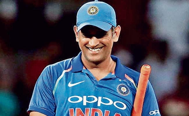 डे-नाइट टेस्ट में कमेंट्री करेंगे धौनी, ब्रॉडकास्टर ने भेजा प्रस्ताव