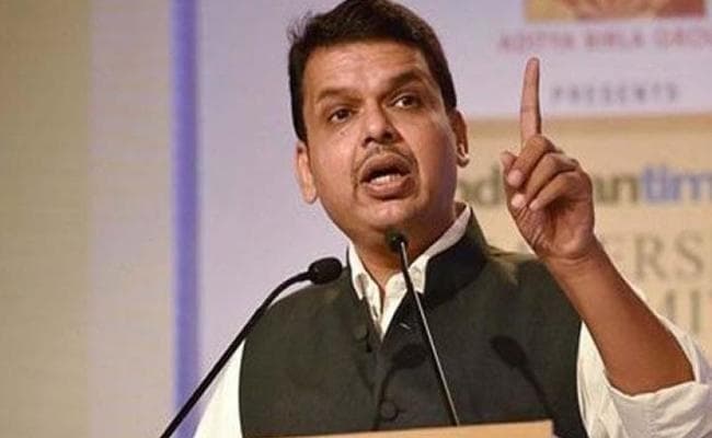महाराष्ट्र : भिड़े के महात्मा गांधी पर टिप्पणी को फड़णवीस ने बताया गलत, कांग्रेस ने कहा- 'गिरफ्तार करो'