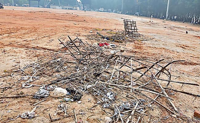 रांची : 27 दिन पहले हुआ रावण दहन, अब तक मोरहाबादी मैदान में पड़े हैं अवशेष