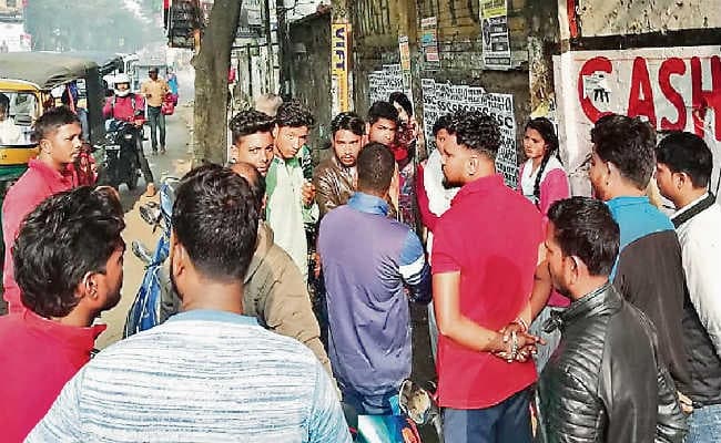 रांची : छात्राओं से की छेड़खानी, छीना मोबाइल