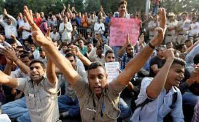 पुलिस का प्रदर्शनः  सुप्रीम कोर्ट के वकील ने दिल्ली पुलिस कमिश्नर को भेजा कानूनी नोटिस