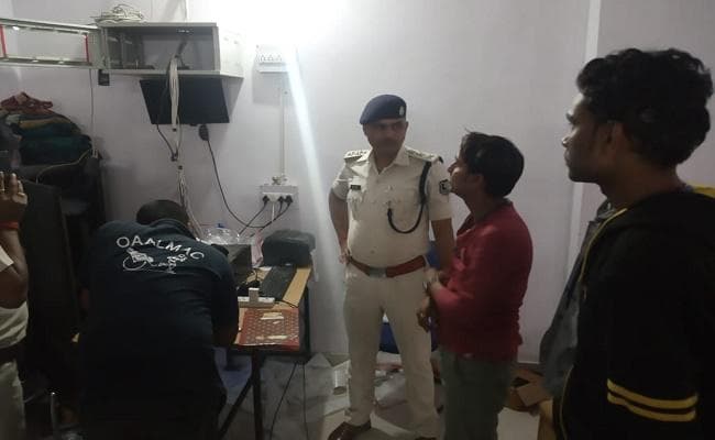 अमेजन की कूरियर कंपनी के कर्मियों को बंधक बनाकर 7 लाख रुपये की लूट