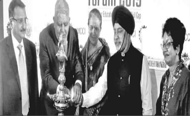 राज्यपाल ने कहा ममता सरकार से मेरी कोई लड़ाई नहीं