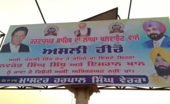 अमृतसर में लगे होर्डिंग, सिद्धू, इमरान को करतारपुर परियोजना का ‘असली नायक” बताया गया