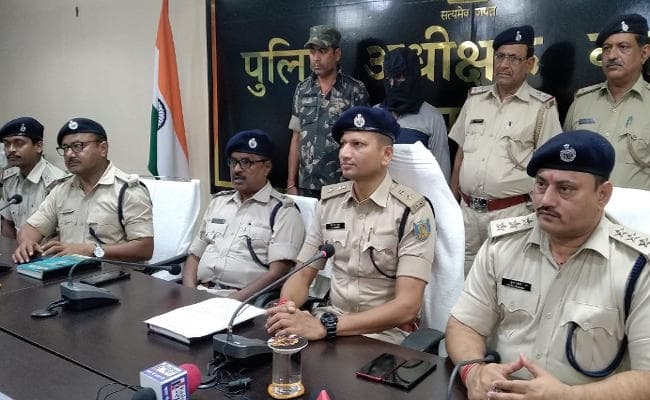 बैंक लूटने वाले अंतरराज्यीय गिरोह का सरगना जब्बार दुमका से गिरफ्तार, 20 मामलों का है आरोपी