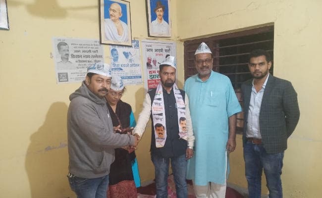 विधानसभा चुनाव से पहले आम आदमी पार्टी में शामिल हुए कांग्रेस सेवा दल के संगठन मंत्री महेश कुमार