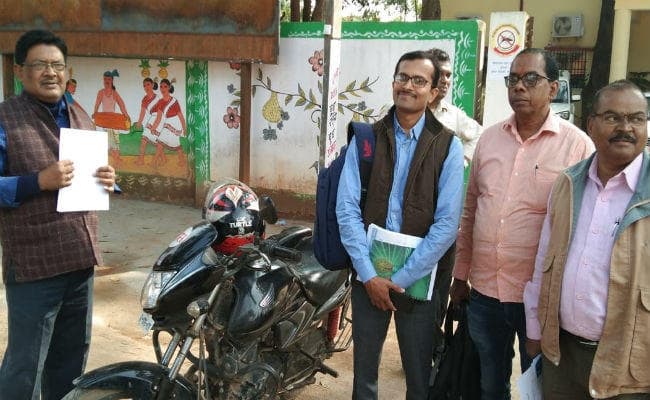 फसिया गांव को गुमला शहर में किया जायेगा शामिल, सर्वे कार्य शुरू, टीम ने किया गांव का दौरा