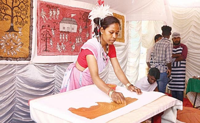 कुड़ुख पेंटिंग को नवजीवन देती सुमंती