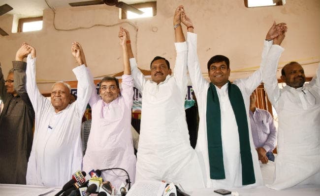 महागठबंधन की प्रेस वार्ता में दिखा बिखराव, नहीं आये मांझी, उपेंद्र से साधी चुप्पी, कांग्रेस ने कहा- हम साथ-साथ