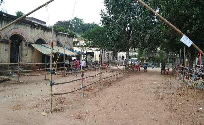 गुमला : तीसरे दिन एक भी नामांकन नहीं, झामुमो के चमरा लिंडा सहित सात ने खरीदा नामांकन पत्र