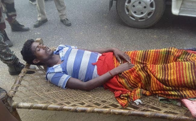 धनबाद : बेटे की गलत हरकतों से तंग आकर पिता ने काट दी एक टांग, दो दिनों तक कमरे में बंद रखा