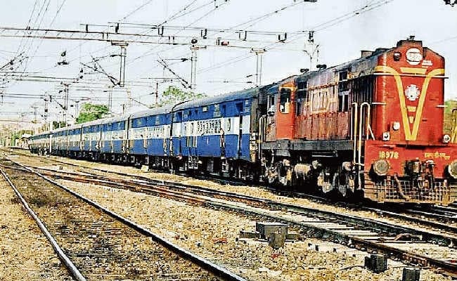 Indian Railway : बिहार से गुजरनेवाली दो जोड़ी ट्रेनें आज रहेंगी रद्द, कई ट्रेनों का बदला गया रूट