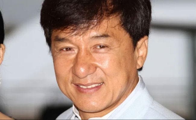 दक्षिण चीन सागर विवाद के कारण जैकी चैन की वियतनाम यात्रा रद्द