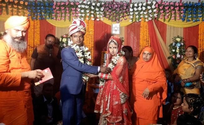 दूल्हे के घर बारात लेकर पहुंची दुल्हन, धूमधाम से हुई शादी