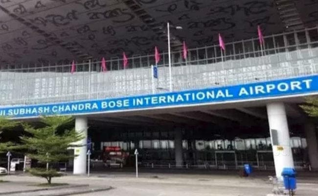 चक्रवाती तूफान ‘बुलबुल'' के कारण कोलकाता हवाई अड्डे पर 12 घंटे के लिए परिचालन बंद