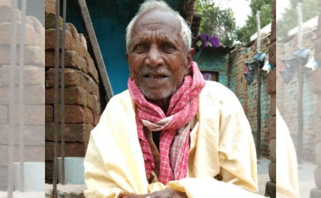 बड़कागांव : 105 वर्षीय देवल भुइंया की जुबानी, पहले मांदर बजाकर मांगते थे वोट