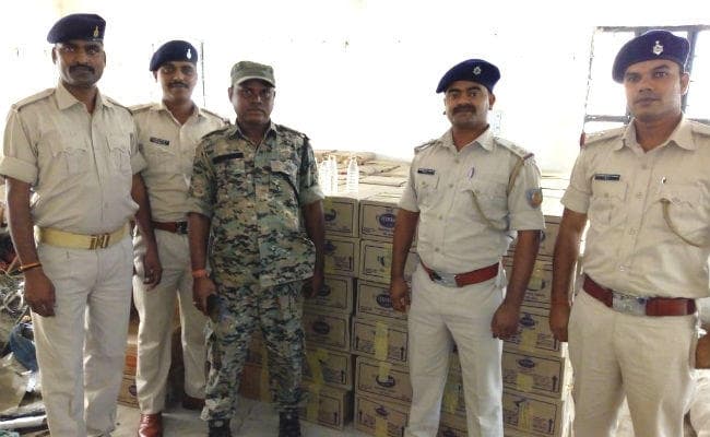 छतरपुर : अवैध शराब लदी पिकअप के साथ एक गिरफ्तार