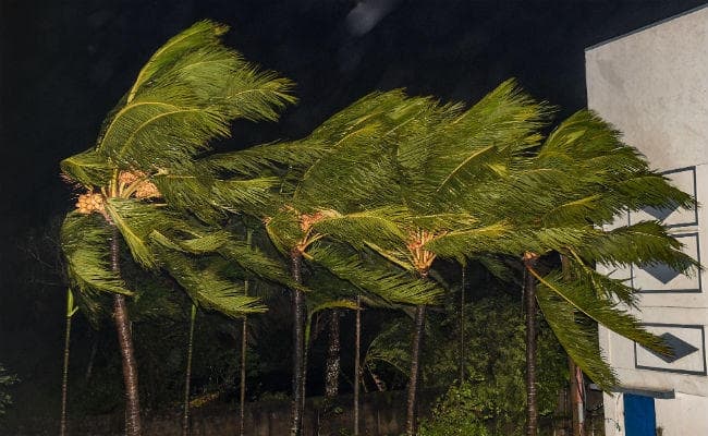 ‘बुलबुल'' से पश्चिम बंगाल में जनजीवन प्रभावित, 4 की मौत, PM मोदी ने की ममता बनर्जी से बात