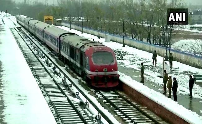 जम्मू-कश्मीर: मंगलवार से बहाल होगी रेल सेवा, पूरा हुआ ट्रैकों का ट्रायल और निरीक्षण