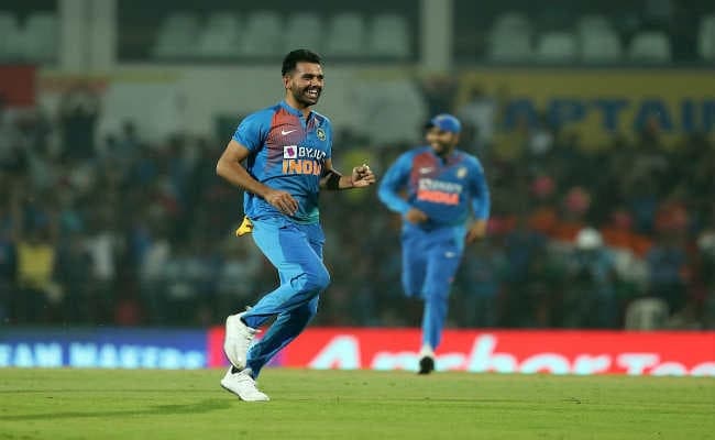 'माही भाई ने ही मुझे गेंदबाज बनाया'- टीम इंडिया के इस खिलाड़ी ने धौनी के तारीफ में कही बड़ी बात